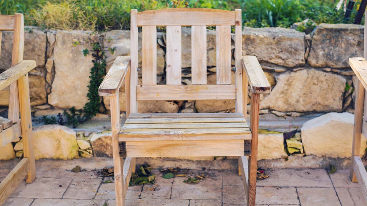 fruehjahrsputz-terasse-gartenmoebel Gartenmöbel und Terasse für den Frühling fit machen.